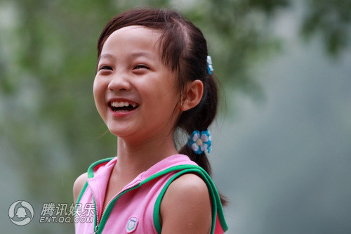 Hiện tại cô bé thuộc công ty quản lý hữu hạn truyền thông quốc tế Động Thịnh. Hiện tại cô bé thuộc công ty quản lý hữu hạn truyền thông quốc tế Động Thịnh.