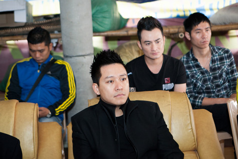 Ca sĩ lặng người xúc động khi nghe kể về cuộc sống khó khăn của các em khuyết tật tại đây