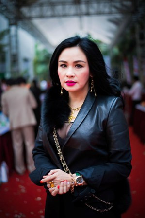 Thanh Lam diện trang phục mầu đen ưa thích... Thanh Lam diện trang phục mầu đen ưa thích...