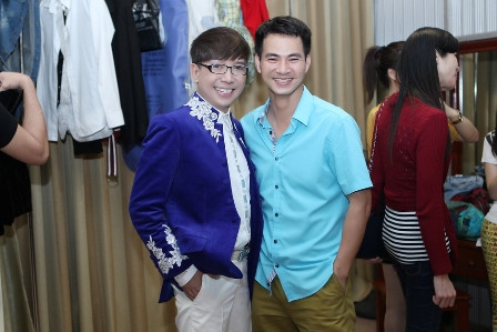 Mặc dù không tham gia vào đêm diễn nhưng Xuân Bắc vẫn đến cổ vũ các nghệ sĩ Mặc dù không tham gia vào đêm diễn nhưng Xuân Bắc vẫn đến cổ vũ các nghệ sĩ