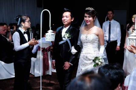 Hoàng Yến hạnh phúc bên chồng trong ngày trọng đại Hoàng Yến hạnh phúc bên chồng trong ngày trọng đại