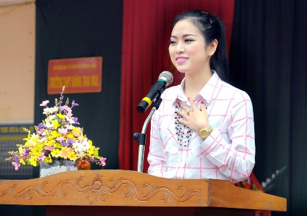 Ngọc Anh phát biểu cảm xúc trong buổi quay trở về trường cũ