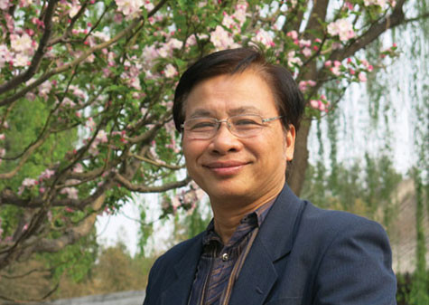 Viện sĩ, GS và TSKH Trần Ngọc Thêm Viện sĩ, GS và TSKH Trần Ngọc Thêm