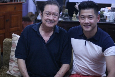 Diễn viên Hải Anh bay vào tận Sài Gòn để ủng hộ nghệ sĩ Chánh Tín trong cơn hoạn nạn