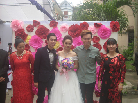 Ca sĩ Trung Quân cũng đến mừng hạnh phúc Đoàn Thúy Trang