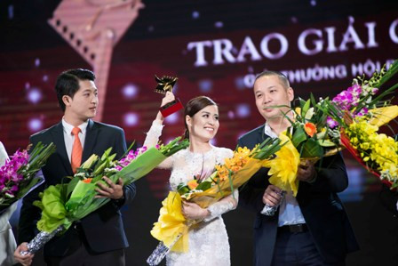 Đoàn làm phim Thần tượng nhận giải Cánh diều vàng cho phim truyện nhựa xuất sắc nhất 2013