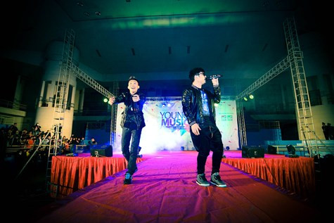 Hình ảnh Yanbi và Mr.T trên sân khấu Young Music tại Thái Nguyên ngày 8/3 Hình ảnh Yanbi và Mr.T trên sân khấu Young Music tại Thái Nguyên ngày 8/3