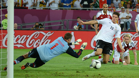 Mario Gomez (23) được đánh giá cao nhất trong cuộc đua đến danh hiệu Vua phá lưới - Ảnh: AFP