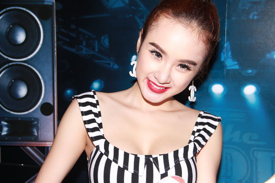 Vẻ đẹp rực rỡ. Xem thêm: "Đối xử" với ngày nắng theo cách của Ngọc Trinh Vẻ đẹp rực rỡ. Xem thêm: "Đối xử" với ngày nắng theo cách của Ngọc Trinh