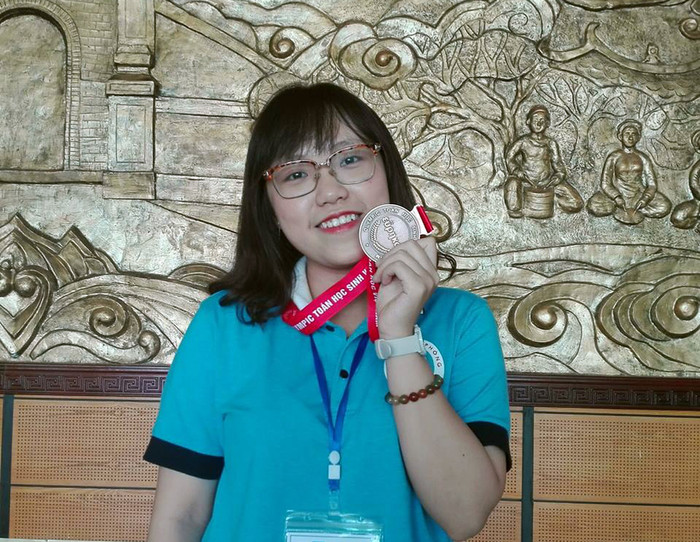 Không chỉ học giỏi, Nguyễn Minh Nguyệt còn là một cán bộ đoàn năng động của Trường Đại học Hải Phòng (Ảnh: Nhân vật cung cấp) Không chỉ học giỏi, Nguyễn Minh Nguyệt còn là một cán bộ đoàn năng động của Trường Đại học Hải Phòng (Ảnh: Nhân vật cung cấp)