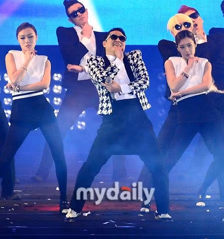 Gentleman của Psy đang tụt dốc không phanh. Gentleman của Psy đang tụt dốc không phanh.