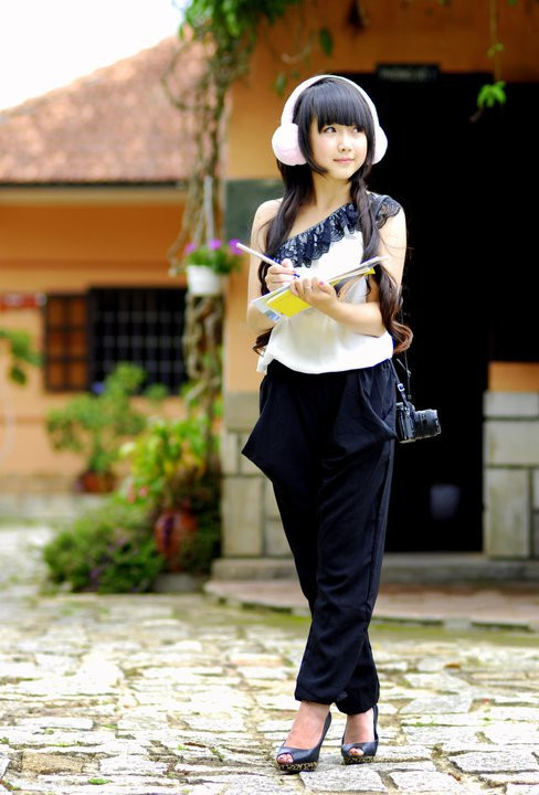 Ấn tượng với quần Alibaba. Hè 2012 hứa hẹn mẫu quần này sẽ còn khiến các teen girl phải chao đảo. Ấn tượng với quần Alibaba. Hè 2012 hứa hẹn mẫu quần này sẽ còn khiến các teen girl phải chao đảo.