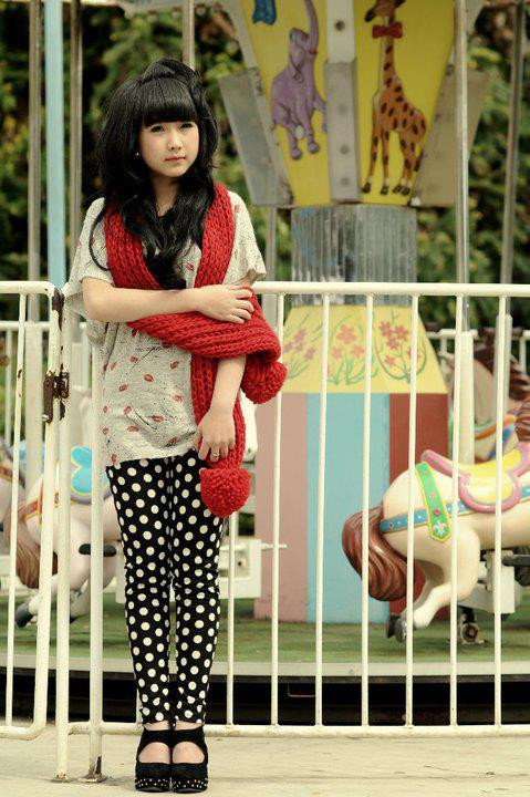 Quần chấm bi tạo nên sụ phá cách trong phong cách thời trang của cô nàng. Chỉ một chi tiết nhỏ ấy thôi cũng đủ khiến cho hot girl 9X trở nên đặc biệt. Quần chấm bi tạo nên sụ phá cách trong phong cách thời trang của cô nàng. Chỉ một chi tiết nhỏ ấy thôi cũng đủ khiến cho hot girl 9X trở nên đặc biệt.