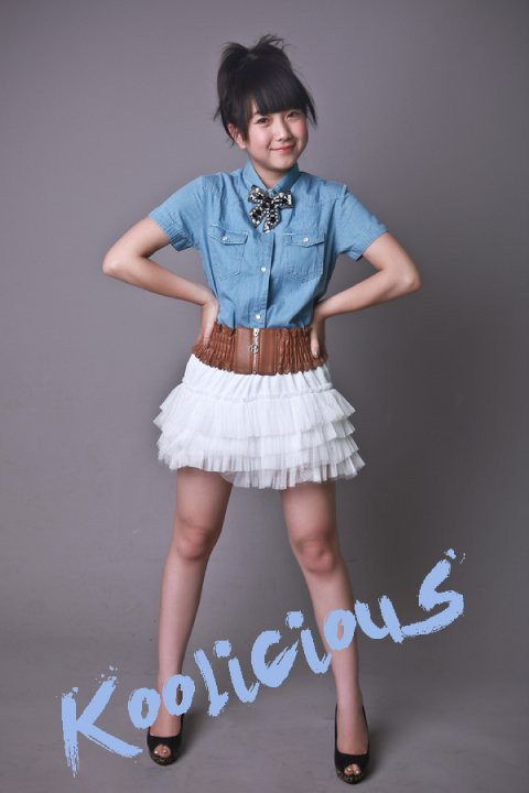 Một cô nàng teen model ngộ nghĩnh, dễ thương chính hiệu. Style này có thể trở thành "hàng tủ" của các cô nàng 9X yêu thích vẻ nữ tính. Một cô nàng teen model ngộ nghĩnh, dễ thương chính hiệu. Style này có thể trở thành "hàng tủ" của các cô nàng 9X yêu thích vẻ nữ tính.