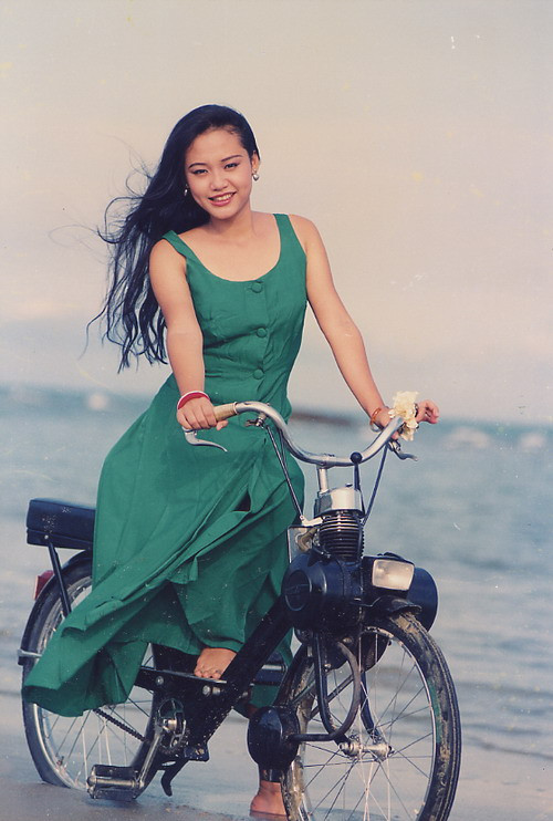 Hồng Ánh, người đã từng được mệnh danh là Choi Ji Woo của Việt Nam. Mái tóc dài tha thướt là luôn theo cô trong từng vai diễn, dù là thân phận giàu sang quyền quý, hay nghèo khó cơ cực. Hồng Ánh, người đã từng được mệnh danh là Choi Ji Woo của Việt Nam. Mái tóc dài tha thướt là luôn theo cô trong từng vai diễn, dù là thân phận giàu sang quyền quý, hay nghèo khó cơ cực.
