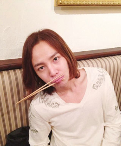Nam diễn viên, ca sĩ Jang Keun-Suk, một sao Hàn tích cực nhất trong các hoạt động giao lưu với fan Trung Quốc trong năm 2012. Nam diễn viên, ca sĩ Jang Keun-Suk, một sao Hàn tích cực nhất trong các hoạt động giao lưu với fan Trung Quốc trong năm 2012.