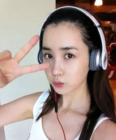 Lee Da-Hae, mỹ nhân của “Phía đông vườn địa đàng” chiếm được cảm tình của người hâm mộ Trung Quốc bởi cô có thể sử dụng vốn tiếng Trung của mình để giao lưu với người hâm mộ trên weibo. Lee Da-Hae, mỹ nhân của “Phía đông vườn địa đàng” chiếm được cảm tình của người hâm mộ Trung Quốc bởi cô có thể sử dụng vốn tiếng Trung của mình để giao lưu với người hâm mộ trên weibo.