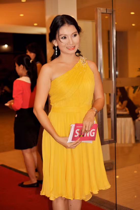 (Ảnh: Xz) Xem thêm: Top những chiếc váy khoe lưng táo bạo của Sao Việt (Ảnh: Xz) Xem thêm: Top những chiếc váy khoe lưng táo bạo của Sao Việt