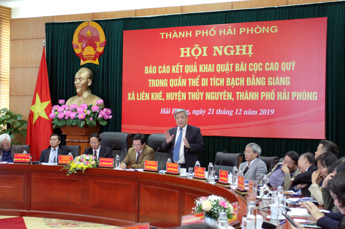 Giáo sư Vũ Minh Giang, Chủ tịch Hội đồng chức danh Giáo sư liên ngành Lịch sử - Khảo cổ - Dân tộc học, Phó chủ tịch Hội đồng Di sản văn hóa quốc gia đánh giá đây là một phát hiện vô cùng quang trọng. (Ảnh: Lã Tiến) Giáo sư Vũ Minh Giang, Chủ tịch Hội đồng chức danh Giáo sư liên ngành Lịch sử - Khảo cổ - Dân tộc học, Phó chủ tịch Hội đồng Di sản văn hóa quốc gia đánh giá đây là một phát hiện vô cùng quang trọng. (Ảnh: Lã Tiến)