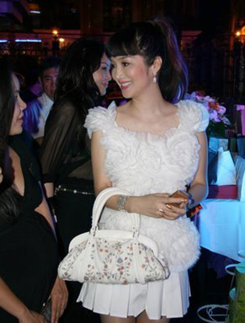 Bộ váy rất đẹp nhưng chắc chắn không ai đồng tình với hoa hậu Giáng My. Xem thêm: Những bộ váy đẹp nhất trong lịch sử Oscar. Bộ váy rất đẹp nhưng chắc chắn không ai đồng tình với hoa hậu Giáng My. Xem thêm: Những bộ váy đẹp nhất trong lịch sử Oscar.