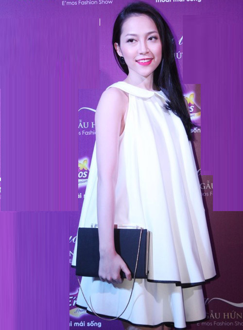 ... Nữ diễn viên múa Linh Nga diện váy rất ngắn nhưng phù hợp với vóc dáng, độ tuổi và quan trọng nhất là tính chất sự kiện họ tham dự. Xem thêm: Những bộ váy đẹp nhất trong lịch sử Oscar. ... Nữ diễn viên múa Linh Nga diện váy rất ngắn nhưng phù hợp với vóc dáng, độ tuổi và quan trọng nhất là tính chất sự kiện họ tham dự. Xem thêm: Những bộ váy đẹp nhất trong lịch sử Oscar.