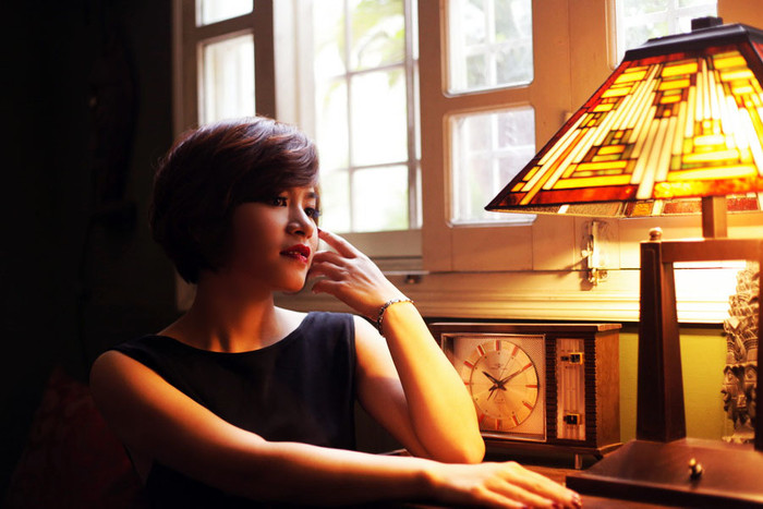 Dạ tiệc tối thường sử dụng nhiều ánh đèn vàng, vì vậy bạn nên lựa đầm làm sao để thật quyến rũ, sang trọng và "thân thiện" với ánh đèn. Ê kíp thực hiện Make up: Chang Nhung Photo: Luna Model: Ly Ly Xem thêm: Lên đời nhan sắc nhờ trang điểm. Dạ tiệc tối thường sử dụng nhiều ánh đèn vàng, vì vậy bạn nên lựa đầm làm sao để thật quyến rũ, sang trọng và "thân thiện" với ánh đèn. Ê kíp thực hiện Make up: Chang Nhung Photo: Luna Model: Ly Ly Xem thêm: Lên đời nhan sắc nhờ trang điểm.