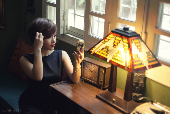 Trang điểm dự dạ tiệc tối cần sự chăm chút, cầu kỳ hơn so với trang điểm nhẹ nhàng thường ngày. Đặc biệt là đôi mắt cần thể hiện được chiều sâu, độ sắc sảo, đôi môi phải thật nồng nàn, cuốn hút. Ê kíp thực hiện Make up: Chang Nhung Photo: Luna Model: Ly Ly Xem thêm: Lên đời nhan sắc nhờ trang điểm. Trang điểm dự dạ tiệc tối cần sự chăm chút, cầu kỳ hơn so với trang điểm nhẹ nhàng thường ngày. Đặc biệt là đôi mắt cần thể hiện được chiều sâu, độ sắc sảo, đôi môi phải thật nồng nàn, cuốn hút. Ê kíp thực hiện Make up: Chang Nhung Photo: Luna Model: Ly Ly Xem thêm: Lên đời nhan sắc nhờ trang điểm.