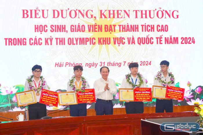 khen-thuong.jpg