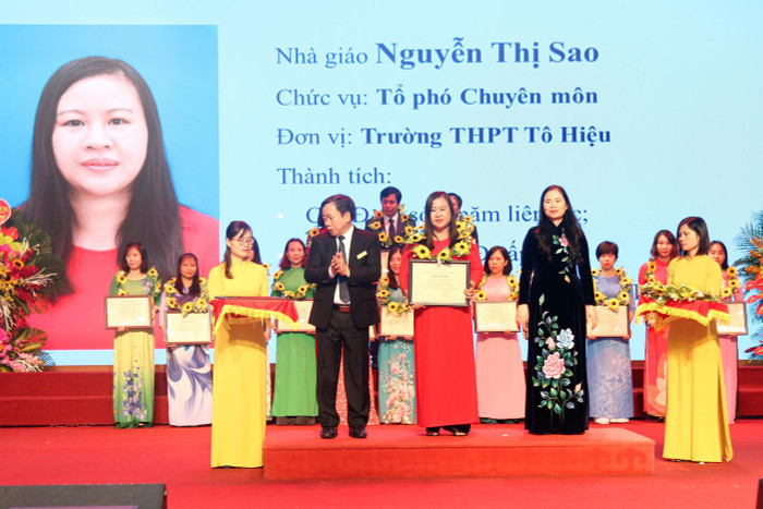 Cô giáo Nguyễn Thị Sao được Sở Giáo dục và Đào tạo Hải Phòng vinh danh "Nhà giáo tâm huyết, sáng tạo" (Ảnh: Nhân vật cung cấp) Cô giáo Nguyễn Thị Sao được Sở Giáo dục và Đào tạo Hải Phòng vinh danh "Nhà giáo tâm huyết, sáng tạo" (Ảnh: Nhân vật cung cấp)