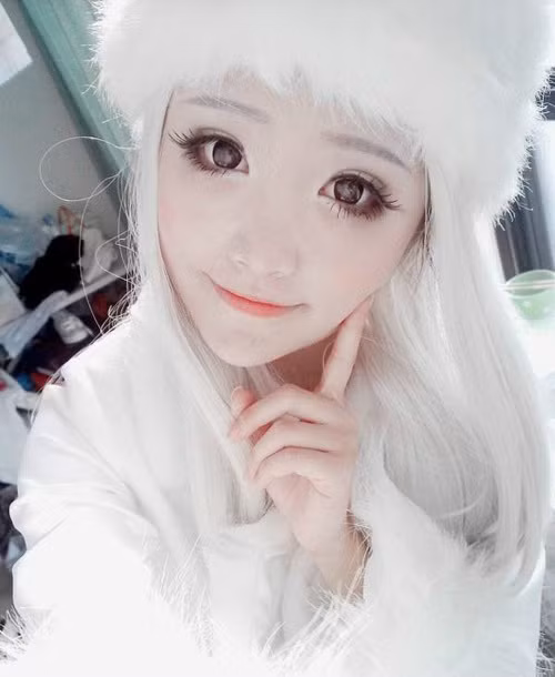 Nhờ sự hỗ trợ tích cực của công nghệ make up, gương mặt vốn đã xinh xắn lại đẹp như tranh vẽ. (Ảnh: HB) Xem thêm: "Cơn sốt thiên sứ 9X": có vượt mặt được Jang Na Ra.