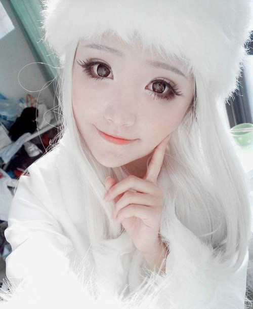 Nhờ sự hỗ trợ tích cực của công nghệ make up, gương mặt vốn đã xinh xắn lại đẹp như tranh vẽ. (Ảnh: HB) Xem thêm: "Cơn sốt thiên sứ 9X": có vượt mặt được Jang Na Ra. Nhờ sự hỗ trợ tích cực của công nghệ make up, gương mặt vốn đã xinh xắn lại đẹp như tranh vẽ. (Ảnh: HB) Xem thêm: "Cơn sốt thiên sứ 9X": có vượt mặt được Jang Na Ra.
