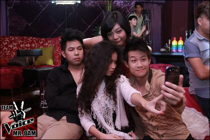 Hoàng Anh (trái), Đồng Lan, Trọng Khương và Xuân Nghi (trên cùng). Hoàng Anh (trái), Đồng Lan, Trọng Khương và Xuân Nghi (trên cùng).