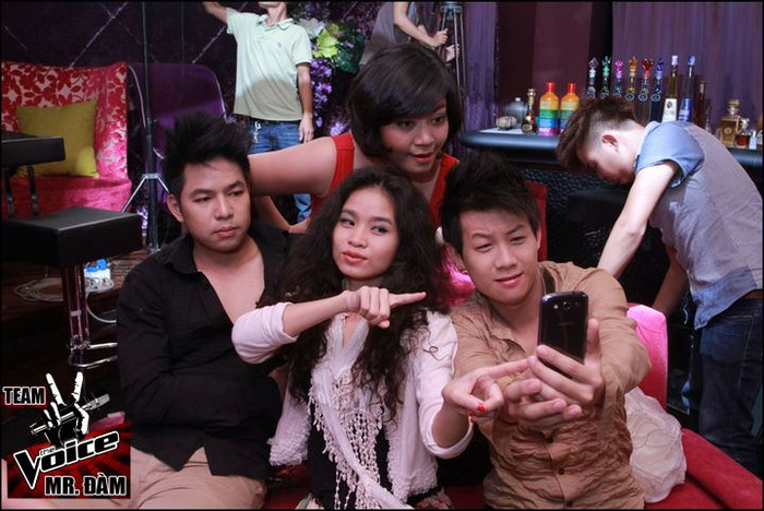 Hoàng Anh (trái), Đồng Lan, Trọng Khương và Xuân Nghi (trên cùng). Hoàng Anh (trái), Đồng Lan, Trọng Khương và Xuân Nghi (trên cùng).