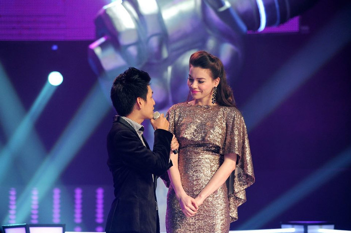 Thái Trinh và Trang Quốc Cường được Hà Hồ chọn ca khúc quen thuộc của Bill Withers là Ain’t No Sunshine để cùng tranh tài. Thái Trinh và Trang Quốc Cường được Hà Hồ chọn ca khúc quen thuộc của Bill Withers là Ain’t No Sunshine để cùng tranh tài.