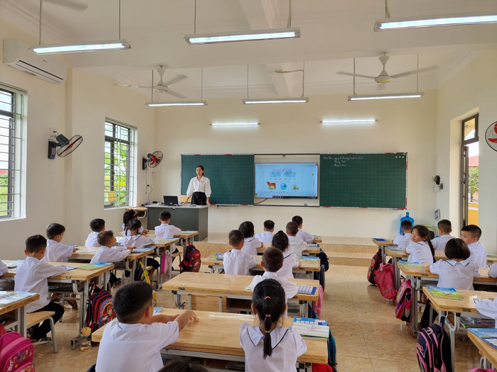 Nhiều trường học đã &quot;nóng vội&quot; vận động phụ huynh lắp điều hoà khi chưa được cấp trên phê duyệt (Ảnh: Lã Tiến)