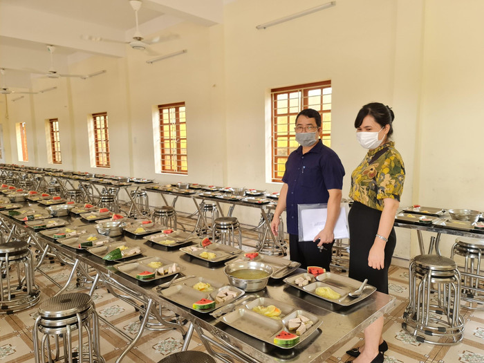 Suất ăn của học sinh bảo đảm dinh dưỡng (Ảnh: Lã Tiến)