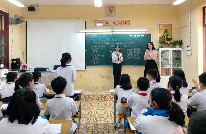 Tiết học Mỹ thuật của cô giáo Bùi Thị Mai luôn sôi động, tạo hứng thú cho học sinh (Ảnh: Phương Linh) Tiết học Mỹ thuật của cô giáo Bùi Thị Mai luôn sôi động, tạo hứng thú cho học sinh (Ảnh: Phương Linh)