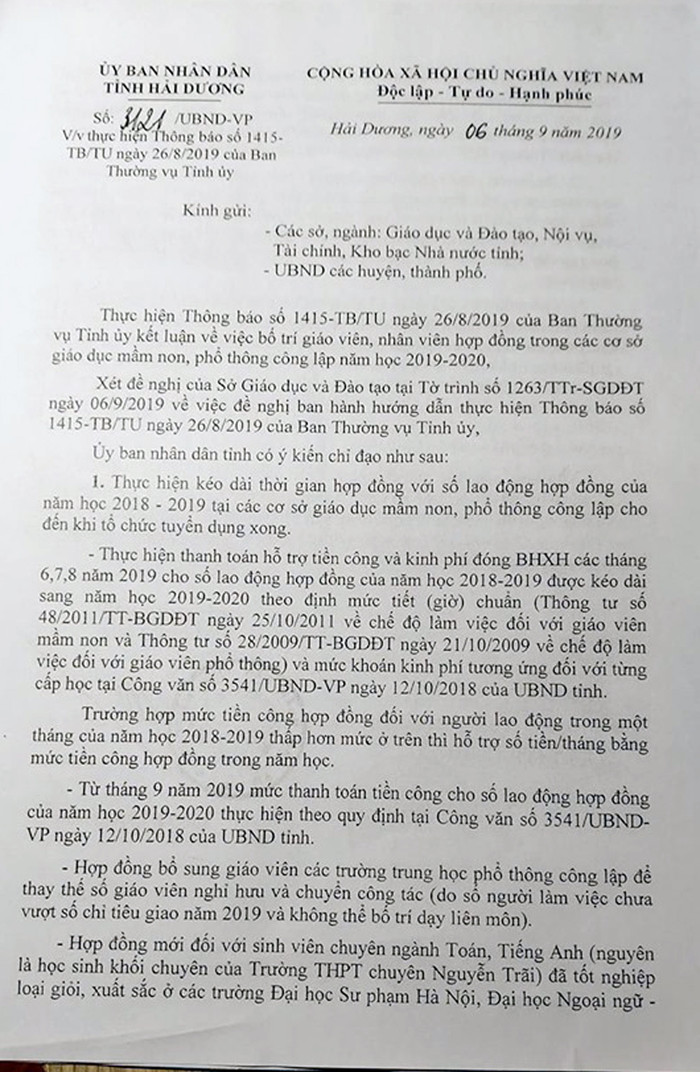 Công văn của Ủy ban nhân dân tỉnh Hải Dương cho phép các nhà trường kéo dài hợp đồng đối với các giáo viên đến khi tuyển dụng xong (Ảnh: Lã Tiến)