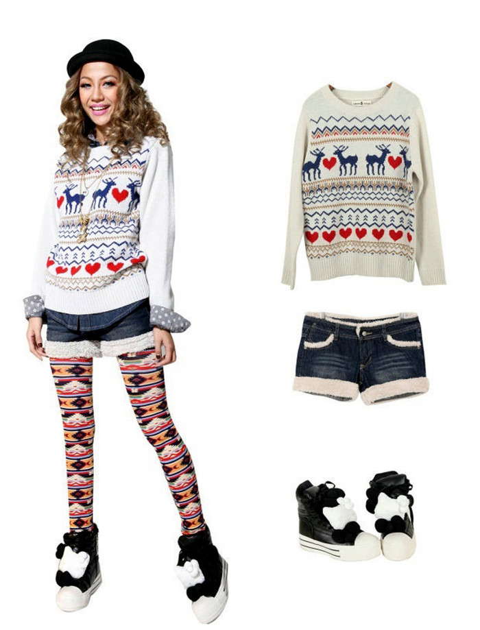 Trẻ trung, nghịch ngợm với áo len ấm, mang họa tiết “Tôi yêu giáng sinh”.