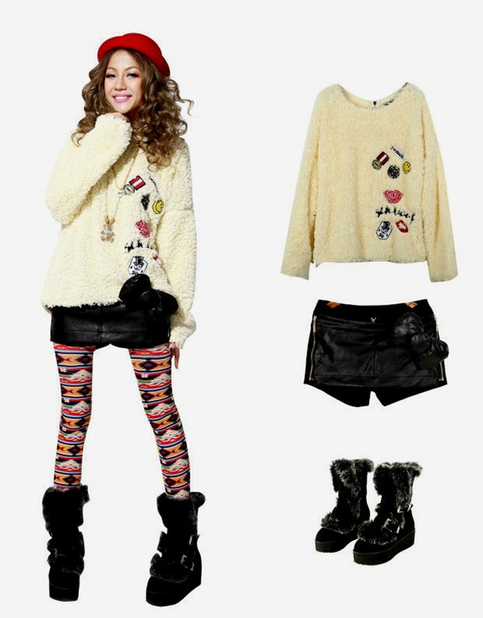 Nhí nhảnh với áo lông điểm xuyết họa tiết xinh xắn. Nếu bạn lựa quần tất đen, bạn nên kết hợp cùng chiếc áo màu sắc nổi bật và ngược lại.