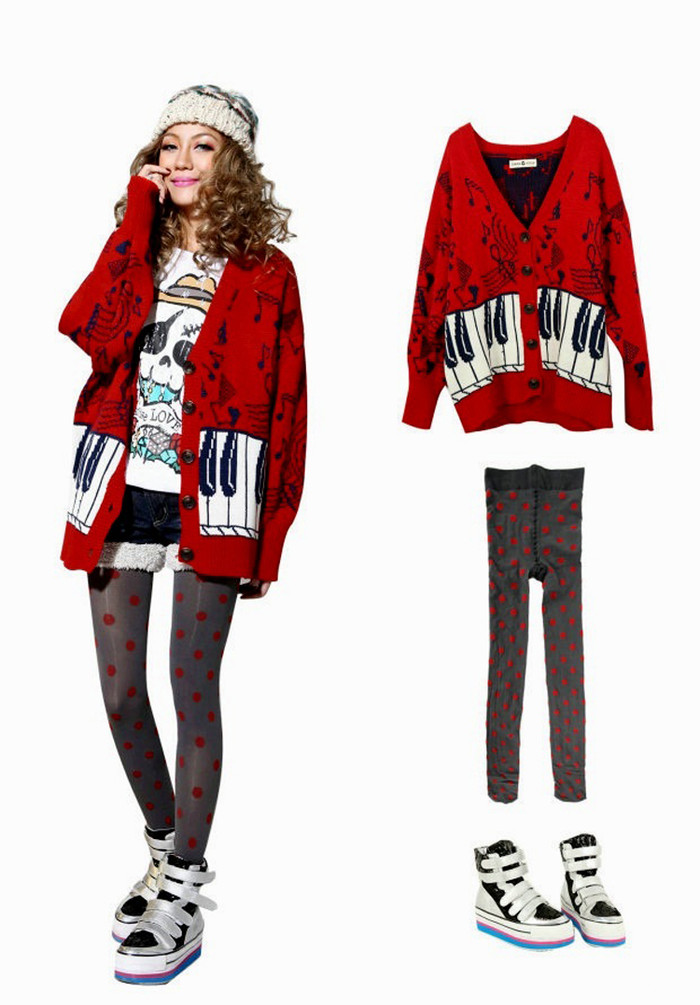 Hai năm trở lại đây, quần tất liên tục nhảy bậc trên biểu đồ phụ kiện dành cho phái nữ. Không chỉ các bạn gái, mà ngay đến dân văn phòng cũng dần thích kết hợp quần tất với áo dáng dài. Nếu không thích màu mè nổi bật, bạn có thể lựa chọn style na ná dưới đây, nhưng lựa màu nhã nhặn hơn như trắng, đen, vàng mơ.