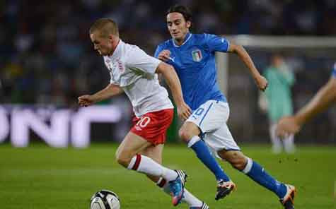 Cleverley tin tưởng vào van Persie - Ảnh: Getty Cleverley tin tưởng vào van Persie - Ảnh: Getty