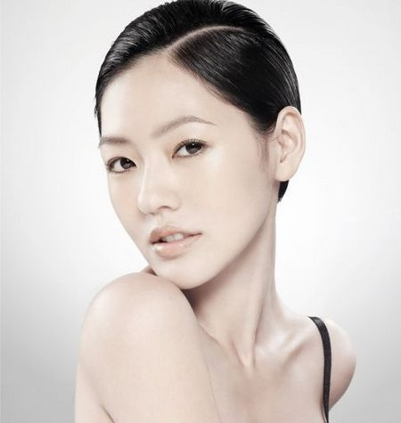 Bà mẹ ba con như Tiểu S Từ Hy Đệ vẫn luôn được các bà mẹ ngưỡng mộ vì bí quyết giữ dáng và làm đẹp của cô. Không ai nghĩ Từ Hy Đệ đã là mẹ của ba đứa con.