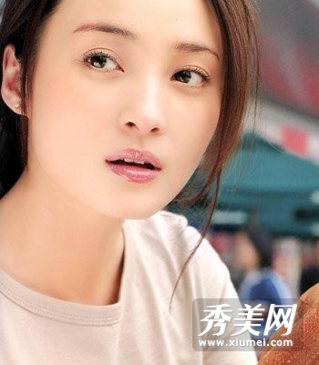 Cựu Hoa hậu Hồng Kông Ông Hồng đã vỡ òa khi được làm mẹ sau lần kết hôn thứ hai, vẻ đẹp của cô vẫn luôn là niềm mong ước của các quý bà đã lên chức làm mẹ.