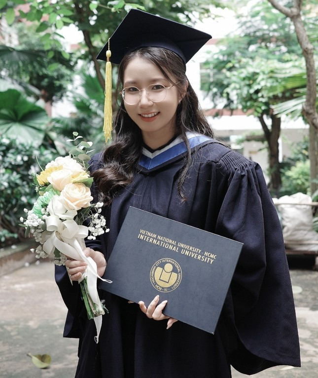 Lưu Nguyễn Minh Thư - thủ khoa tốt nghiệp Trường Đại học Quốc tế, Đại học Quốc gia Thành phố Hồ Chí Minh. Ảnh: NVCC.