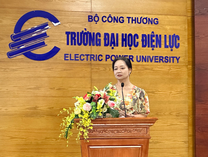 Bà Nguyễn Thị Lâm Giang - Vụ trưởng Vụ Tiết kiệm năng lượng và Phát triển bền vững, Bộ Công thương phát biểu tại hội thảo. Ảnh: Lưu Diễm. deb6aed881cf3a9163de.jpg