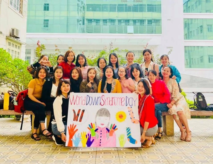 Sinh viên ngành Hỗ trợ giáo dục người khuyết tật cùng thầy cô hưởng ứng Ngày hội chứng Down thế giới. Ảnh: NTCC. sinh-vien-nganh-ho-tro-giao-duc-nguoi-khuyet-tat-cung-thay-co-huong-ung-ngay-hoi-chung-down-the-gioi-4168.jpg