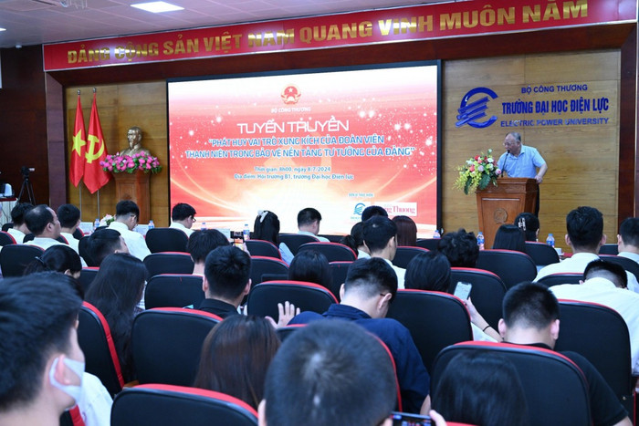 Giáo sư, Tiến sĩ Hoàng Chí Bảo - Chuyên gia cao cấp, nguyên Ủy viên Hội đồng Lý luận Trung ương phát biểu tại chương trình học tập chính trị với chuyên đề "Phát huy vai trò xung kích của đoàn viên, thanh niên trong bảo vệ nền tảng tư tưởng của Đảng" diễn ra tại Trường Đại học Điện lực Giáo sư, Tiến sĩ Hoàng Chí Bảo - Chuyên gia cao cấp, nguyên Ủy viên Hội đồng Lý luận Trung ương phát biểu tại chương trình học tập chính trị với chuyên đề "Phát huy vai trò xung kích của đoàn viên, thanh niên trong bảo vệ nền tảng tư tưởng của Đảng" diễn ra tại Trường Đại học Điện lực