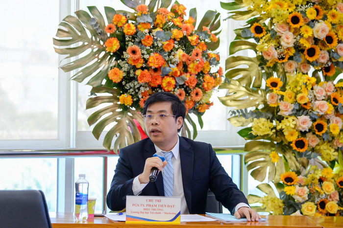 Phó Giáo sư, Tiến sĩ Phạm Tiến Đạt - Hiệu trưởng Trường Đại học Tài chính - Marketing chủ trì buổi hội thảo lắng nghe ý kiến nhà tuyển dụng trước khi sửa chương trình đào tạo. Ảnh: NTCC. 1cbeef6c-6b0f-4031-a255-a0a1a86cd95b.jpeg