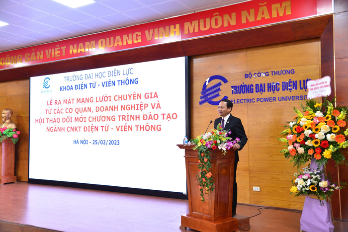 Tiến sĩ Phạm Duy Phong - Trưởng Khoa Điện tử - Viễn thông, Trường Đại học Điện lực. Ảnh: NVCC. Tiến sĩ Phạm Duy Phong - Trưởng Khoa Điện tử - Viễn thông, Trường Đại học Điện lực. Ảnh: NVCC.